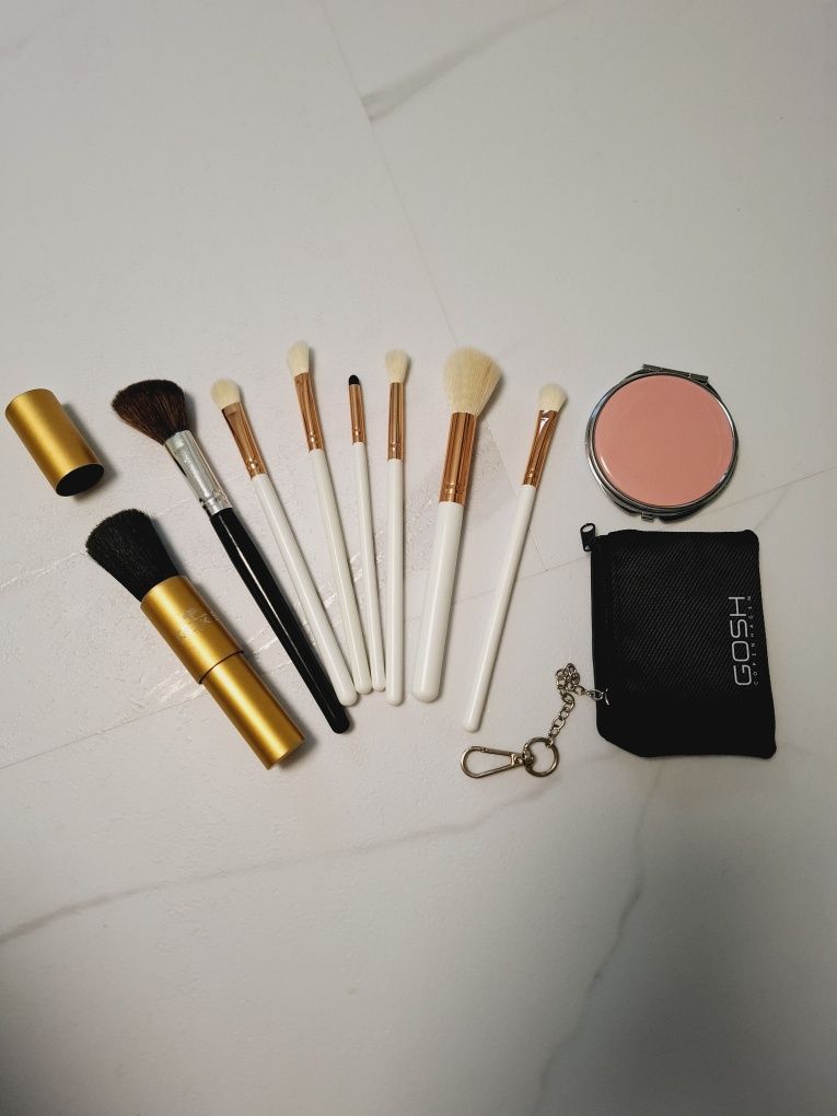 Zestaw pędzli do makijażu lusterko mini kosmetyczka nuxe pędzel