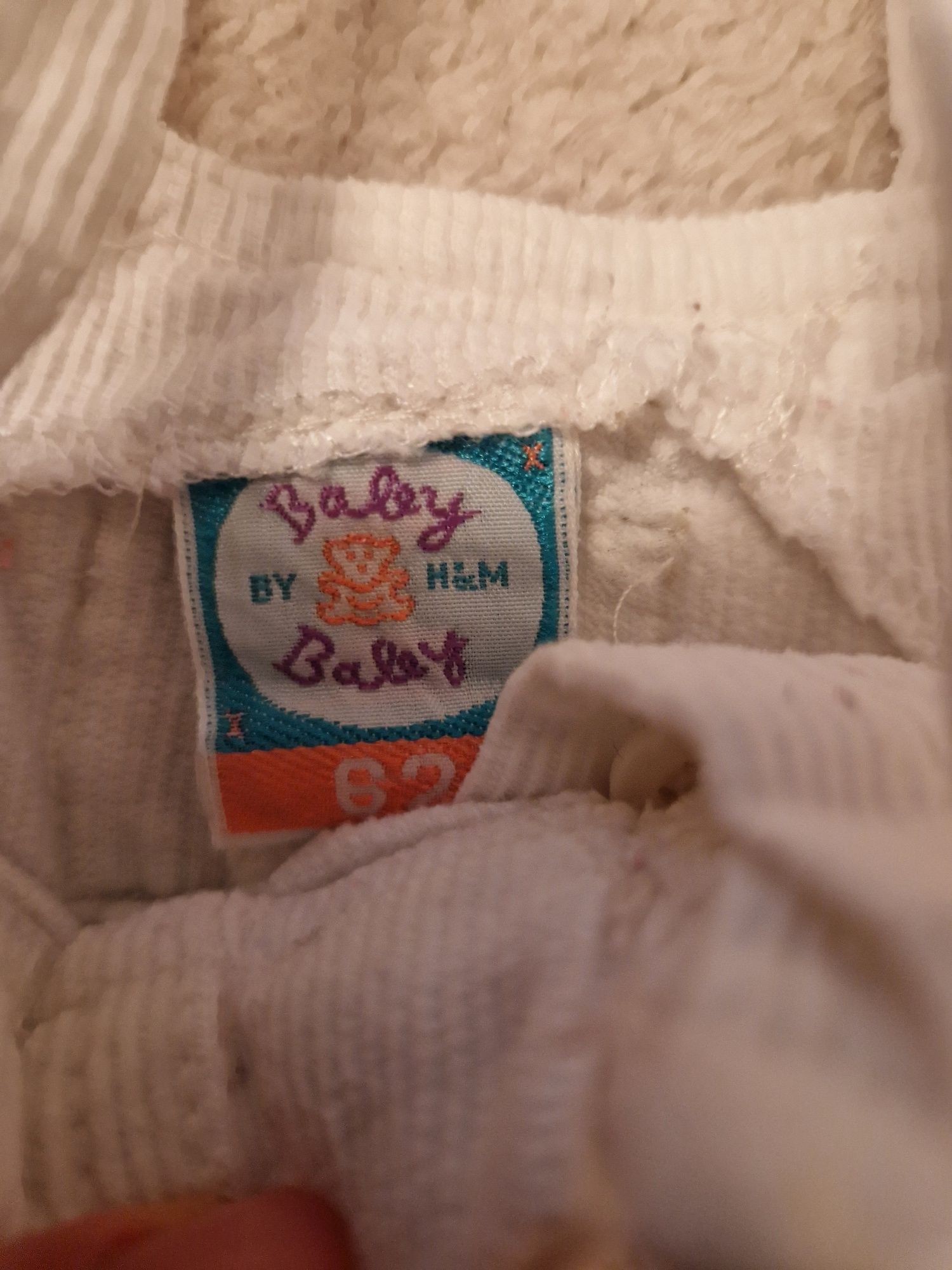 Spodnie niemowlęce r. 62 białe sztruks zajączki wielkanoc