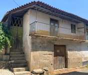 Vende-se moradia para investimento