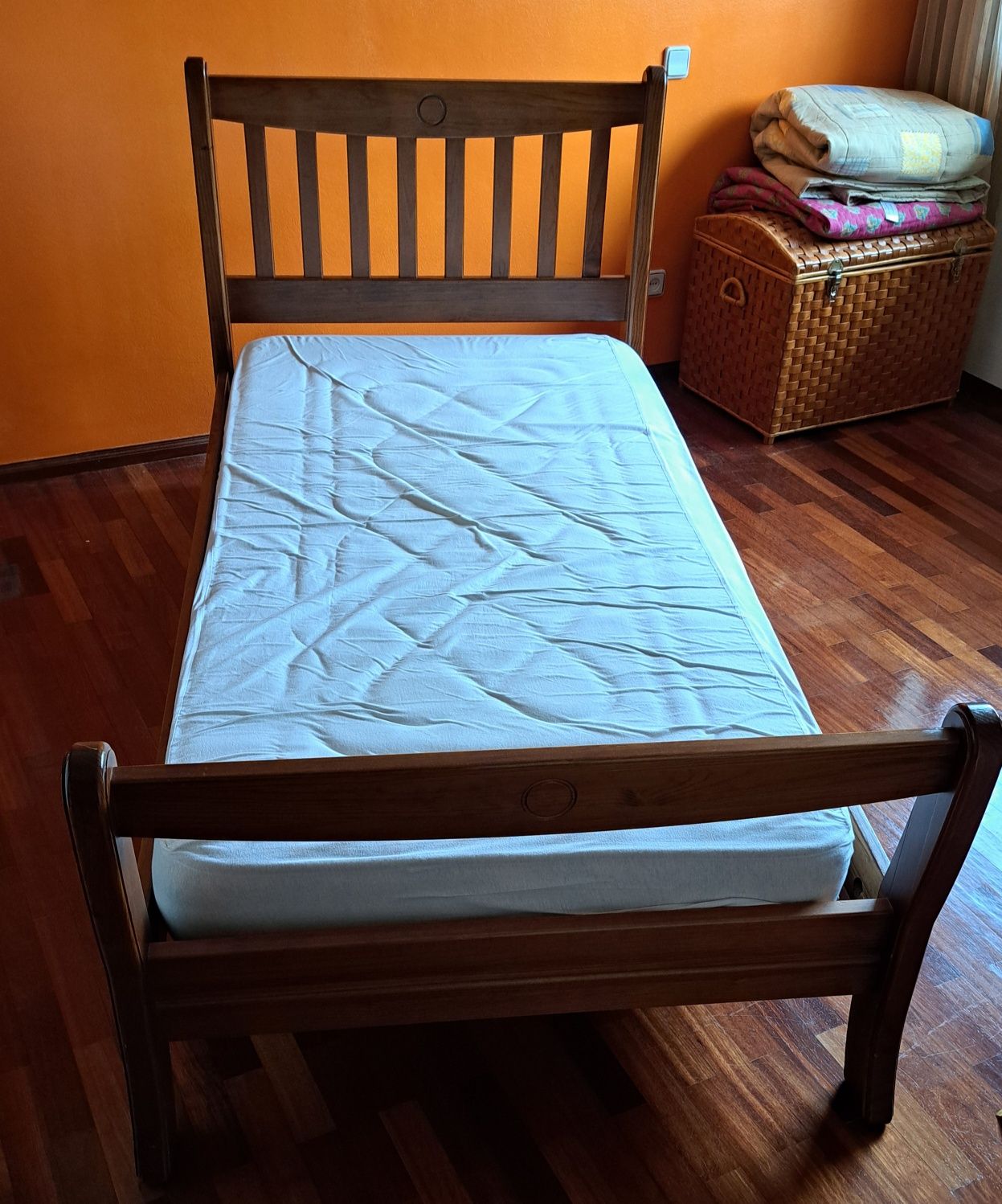 Cama solteiro em pinho