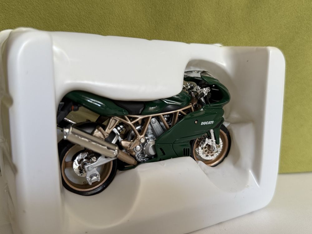 Model Ducati Supersport 1:18