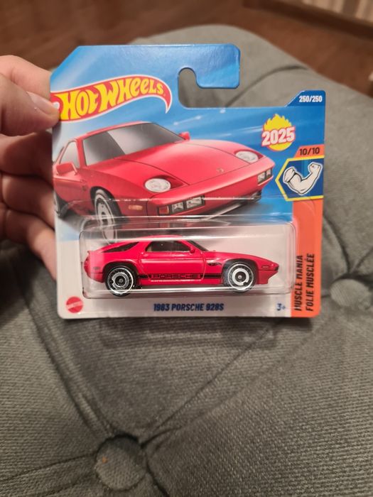 Машинка Hot Wheels 1983 Porsche 928S