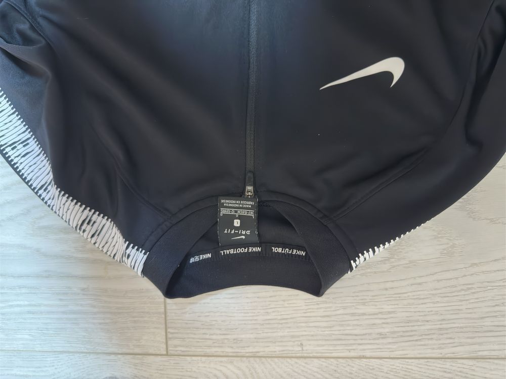 Продам оригінальний костюм Nike