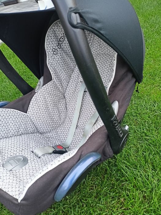 Nosidełko Maxi Cosi z bazą isofix