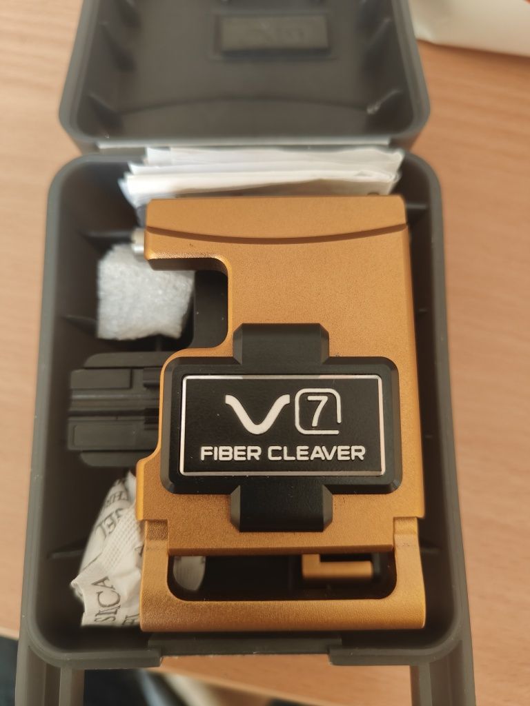 Скалыватель оптического волокна V7 INNO Instruments