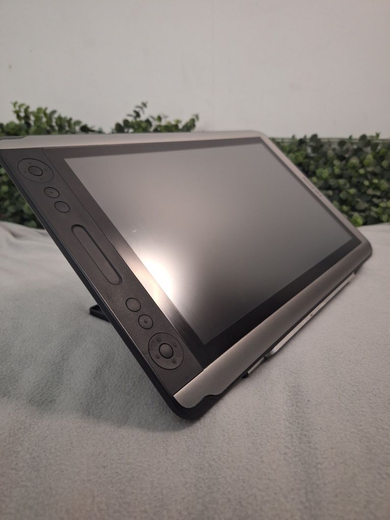 Tablet graficzny Huion kamvas 16