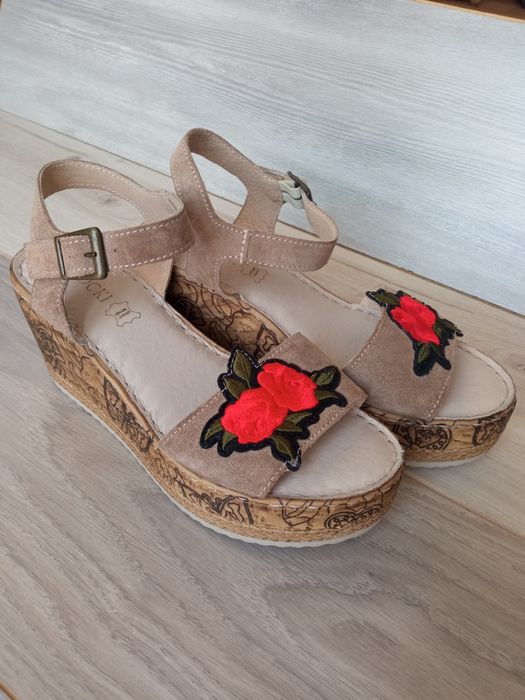 Lasocki nowe buty sandały na koturnie kwiat skórzane 36