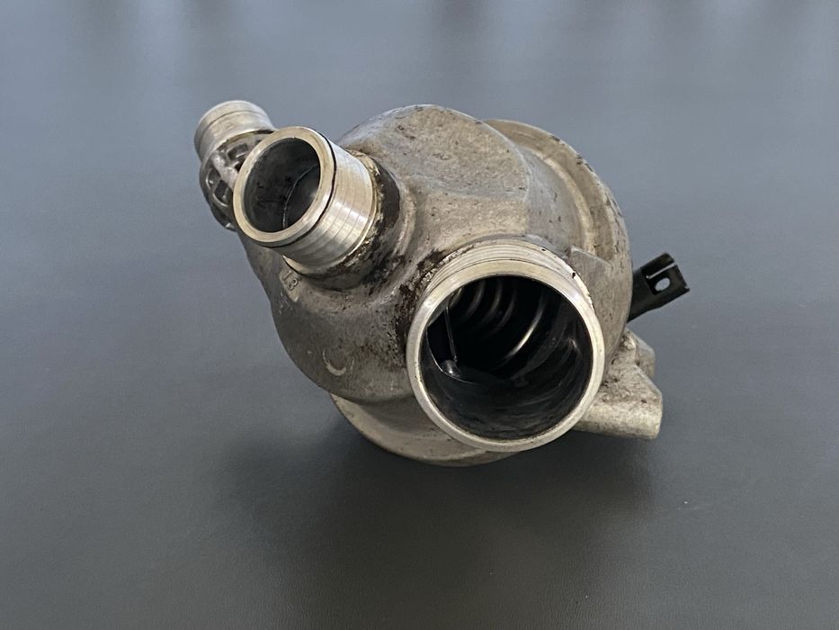 Термостат E60 E61 E90 E91 N52 2.5 3.0 Бензин Датчик Термостат