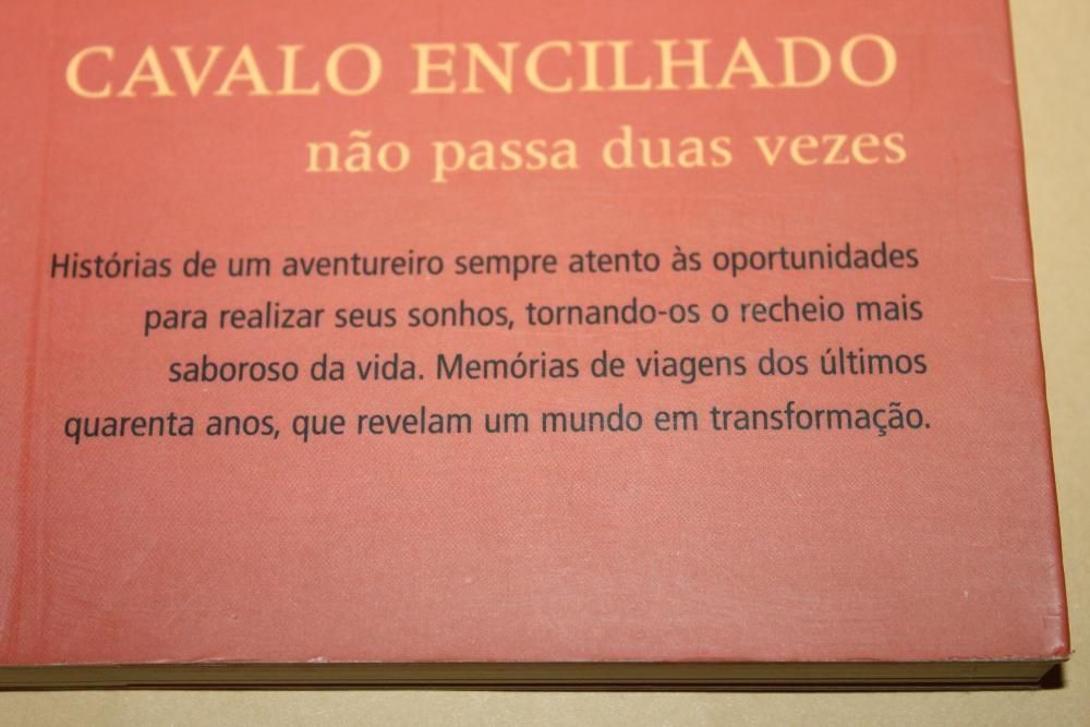 Cavalo Encilhado não Passa Duas Vezes de António Bacelar Carrelhas