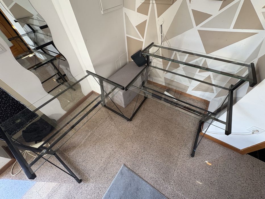 Secretária de canto em vidro