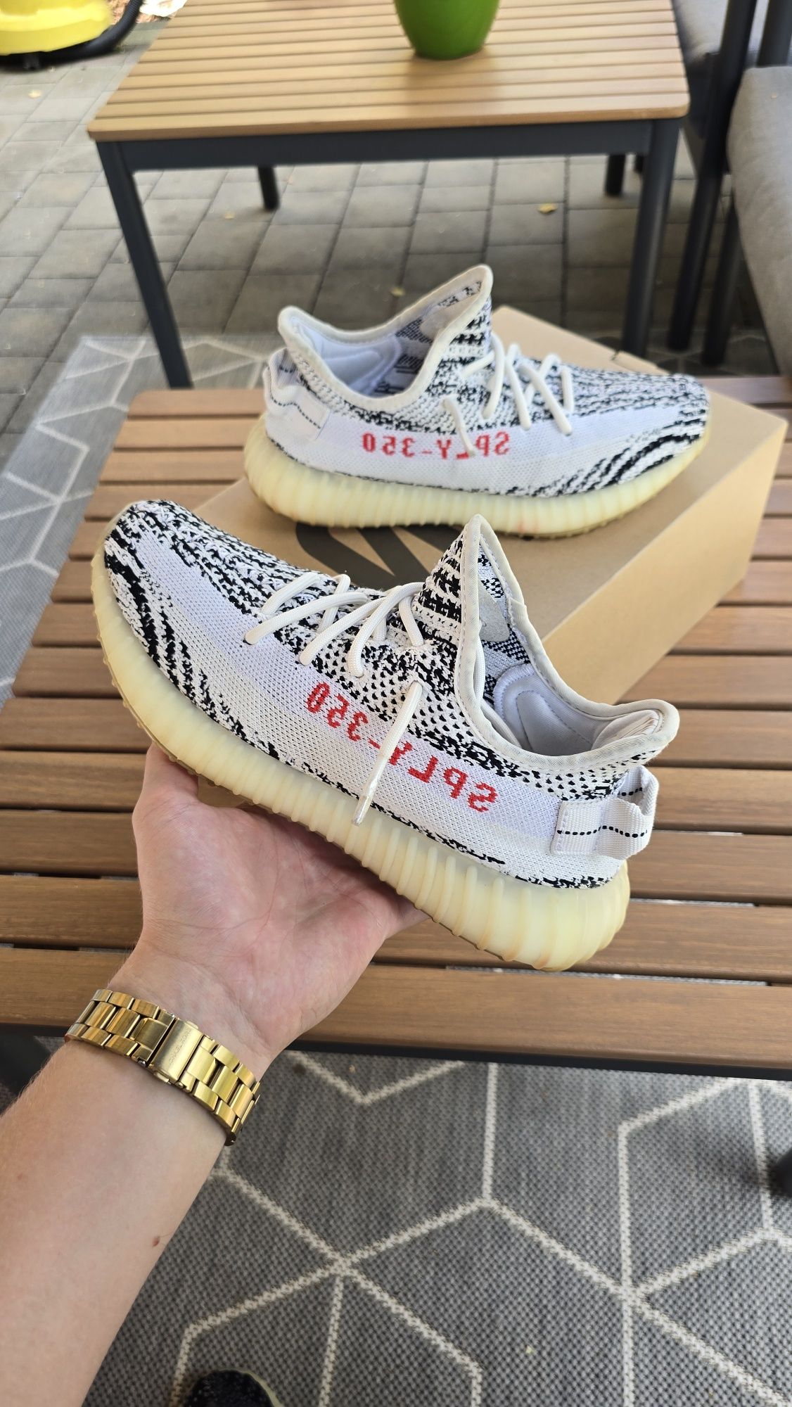 Yeezy 350v2 zebra