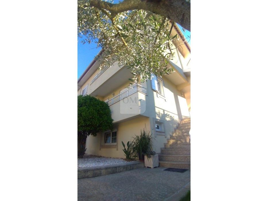 Moradia T4 com Logradouro e Jardim ao Intermarché de Vila Real