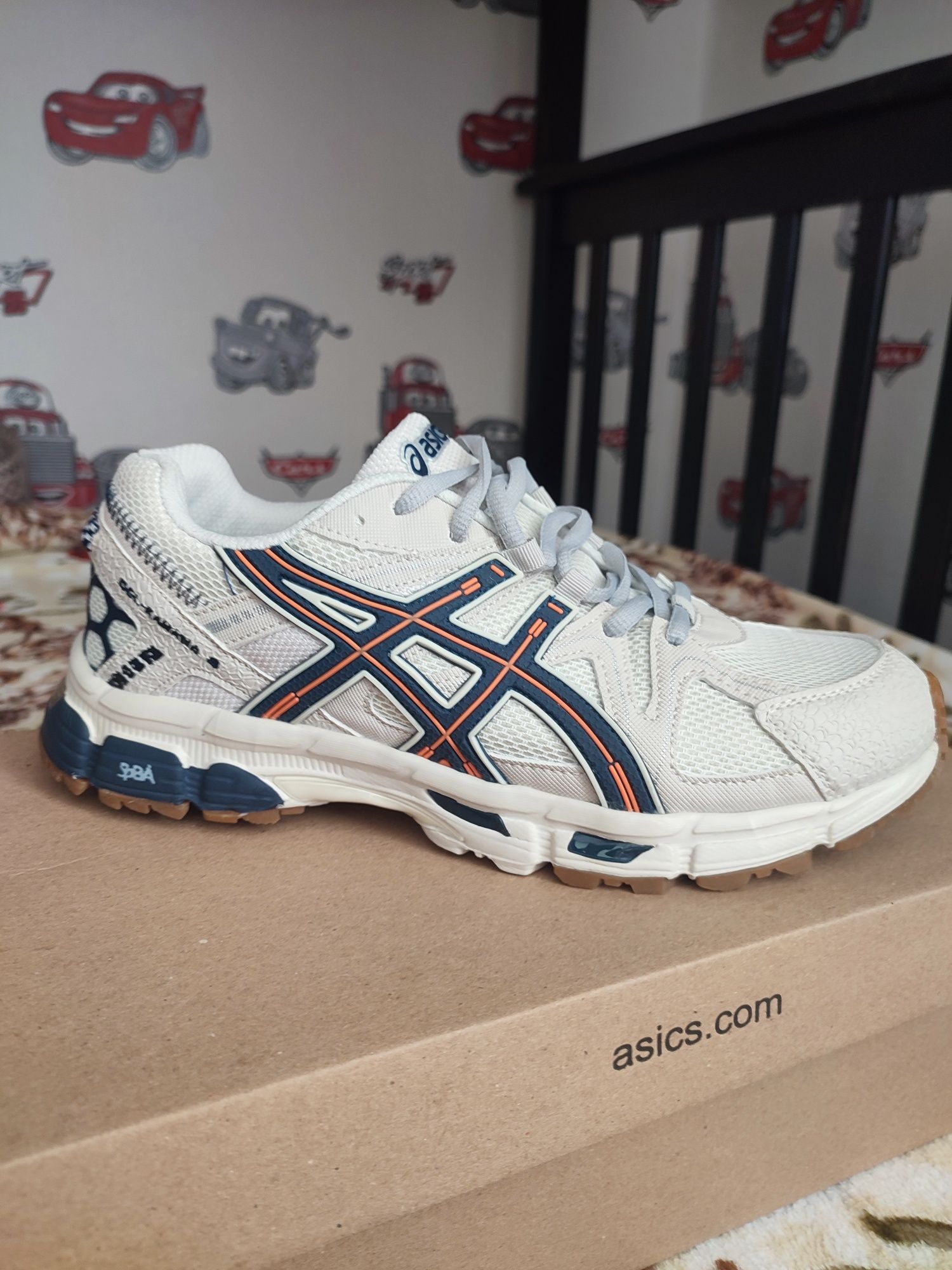 Продам кроссовки ASICS GEL KAHANA