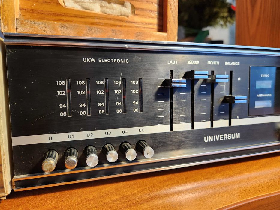 Вінтажний підсилювач Universum VT2323 радіо з колонками 5ГДШ-3