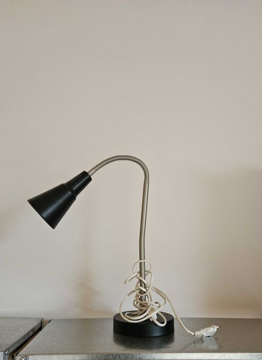 Lampka biurkowa KVART marki IKEA