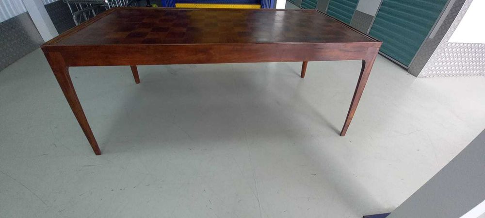 Mesa de sala de Jantar de madeira