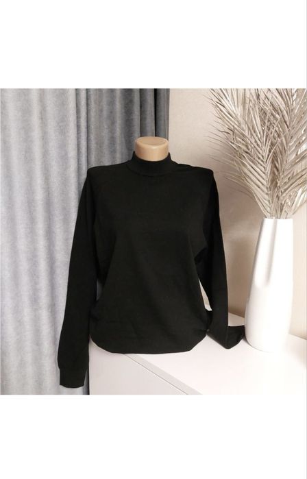 Светр з коміром стійка вкорочений