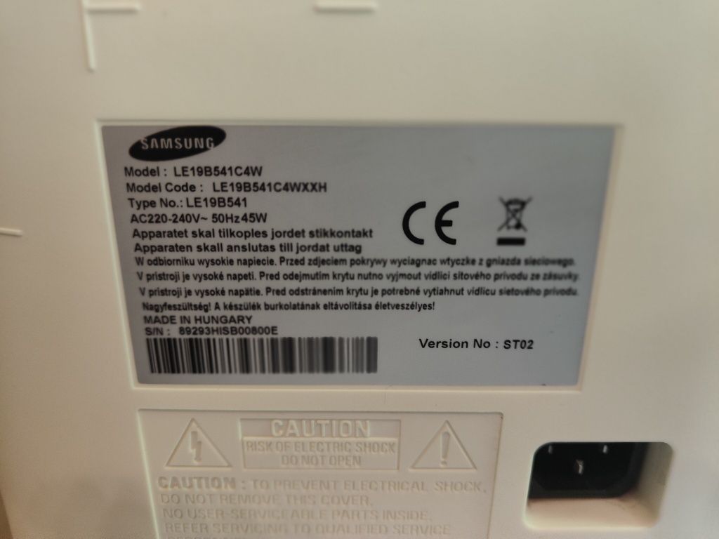 TV Samsung 19 cali z uchwytem biały.