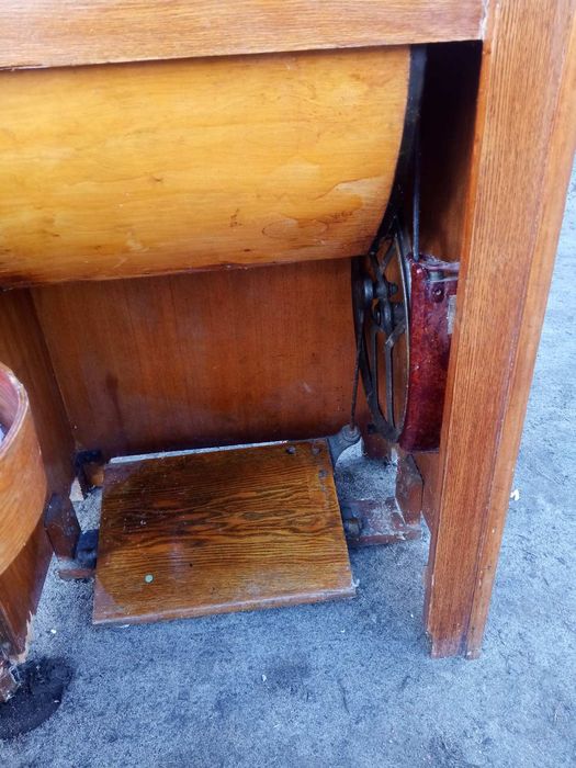 Продам швейну машинку