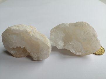 Naturalny kamień Kryształ Górski w formie geody groty nr 3