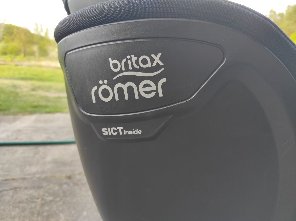 Fotelik samochodowy Britax Romer Dualfix M Plus obrotowy