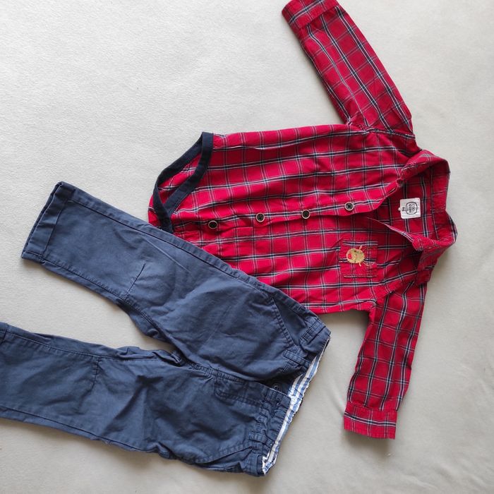 Zestaw świąteczny koszula czerwona w kratkę granatowe spodenki mat
