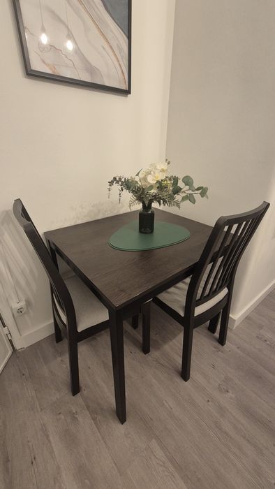 Mesa extensível + 2 cadeiras