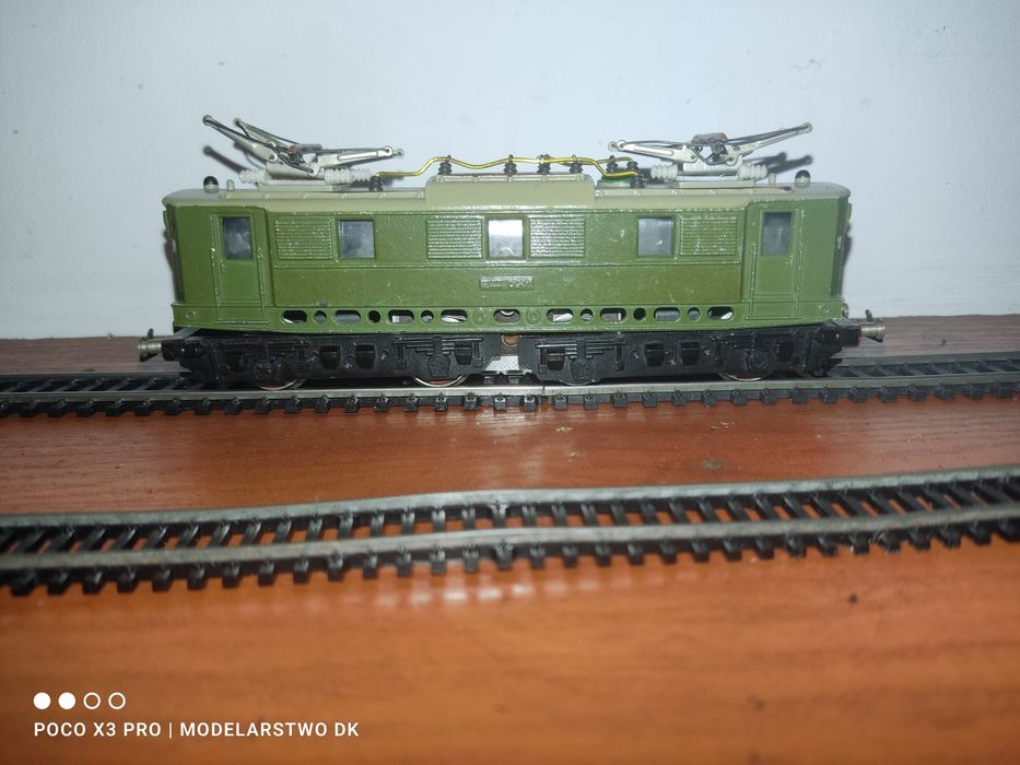 Piko oświetlony sprawny elektrowóz E44 w skali H0 1:87 kolejka makieta