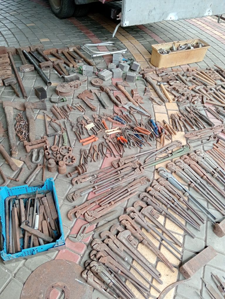 Ключі, інструменти 100    гривень