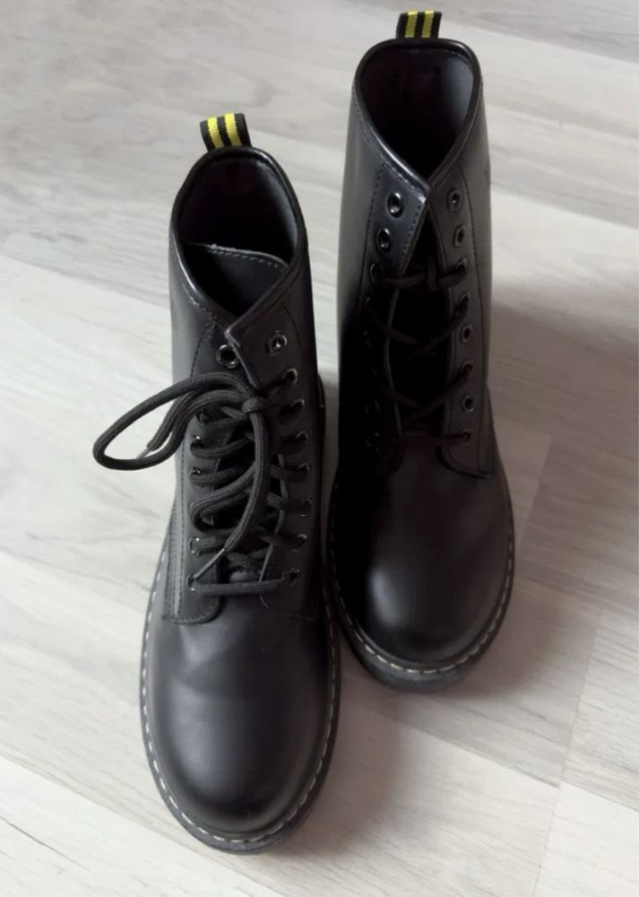 Чоботи (ботинки) жіночі на шнуровці, демісезонні, чорні. Бренд Wadnaso