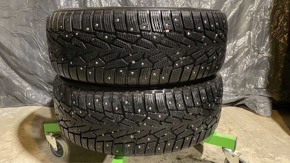 Продам зимові шини NOKIAN 215/65-R16