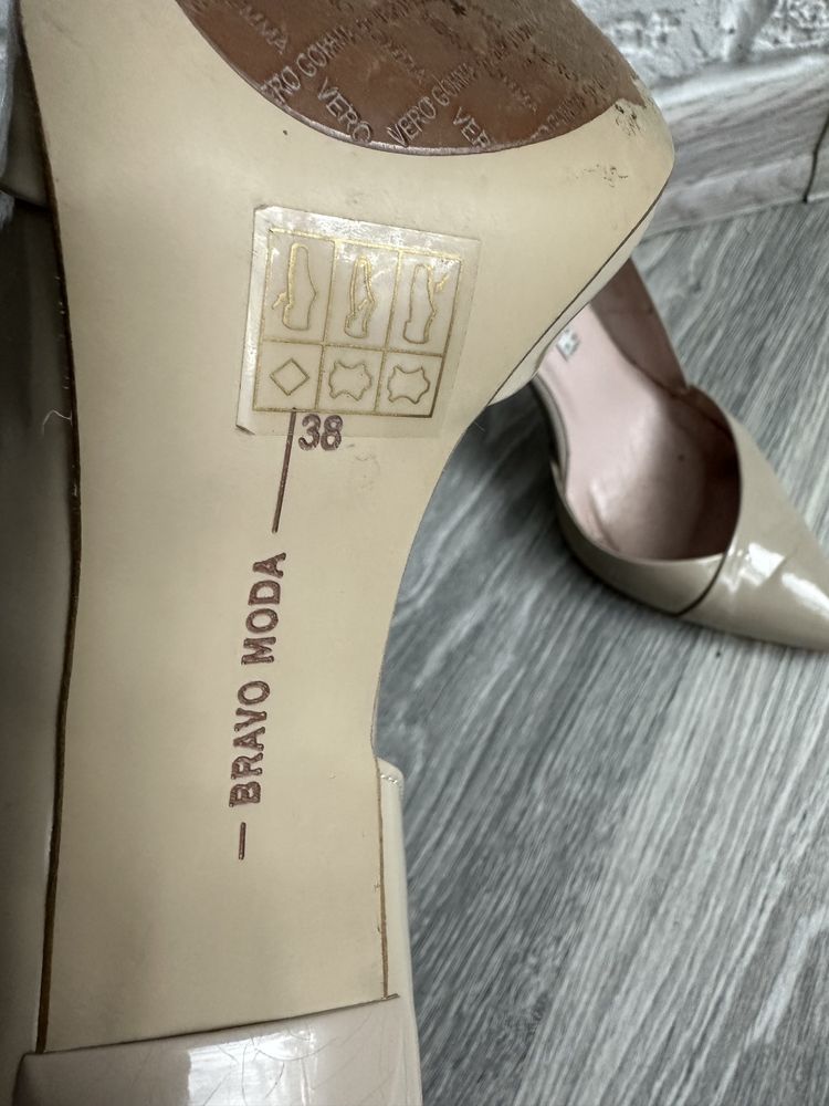 Шкіряні пудрові ( бежеві ) човники ( лодочки ) Bravo moda 38-й розмір