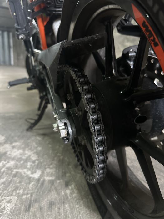 KTM DuKe 125.