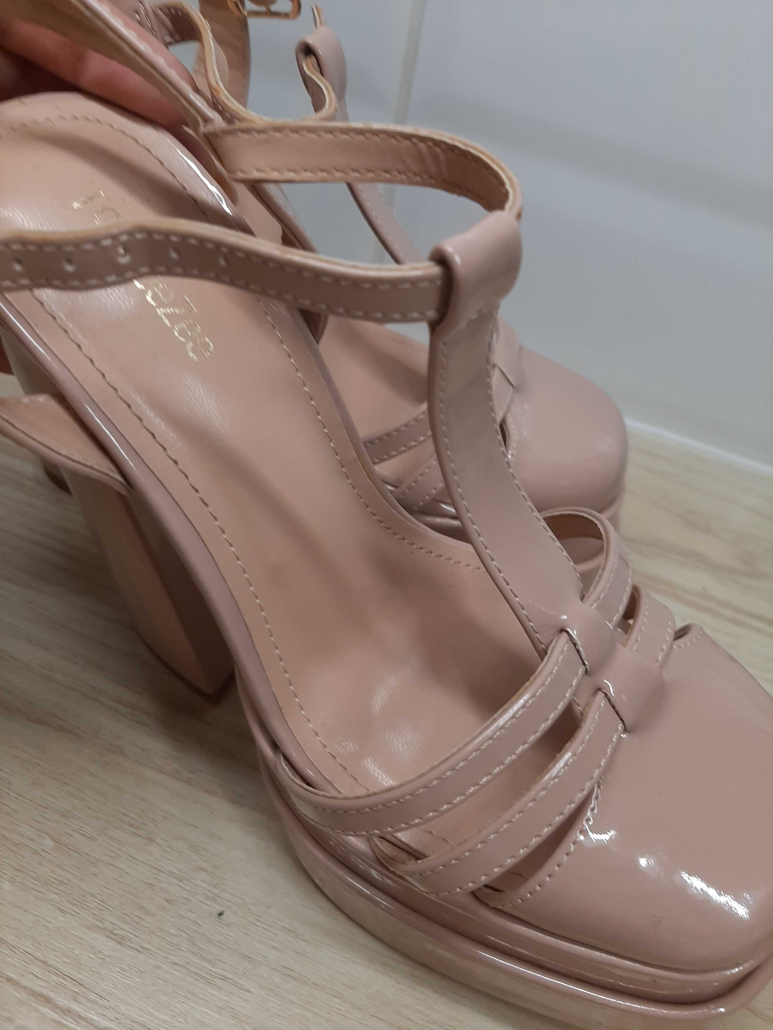 Nowe deezee 37 sandaky na koturnie