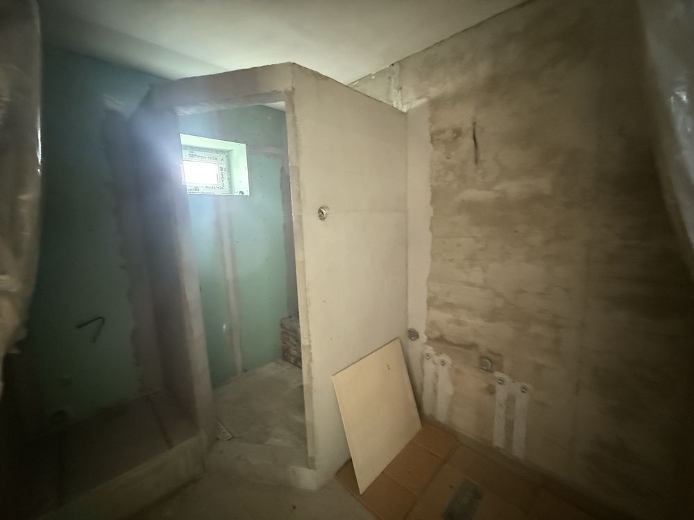 Продажа будинку з частковим ремонтом під чистову