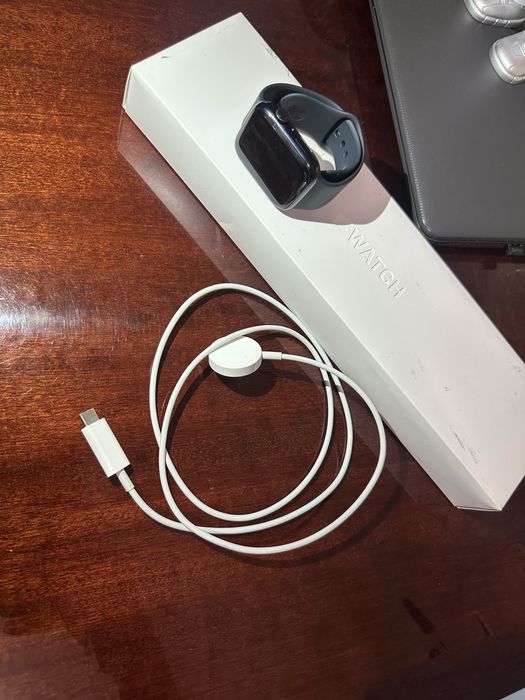 Apple watch 8 (45mm)