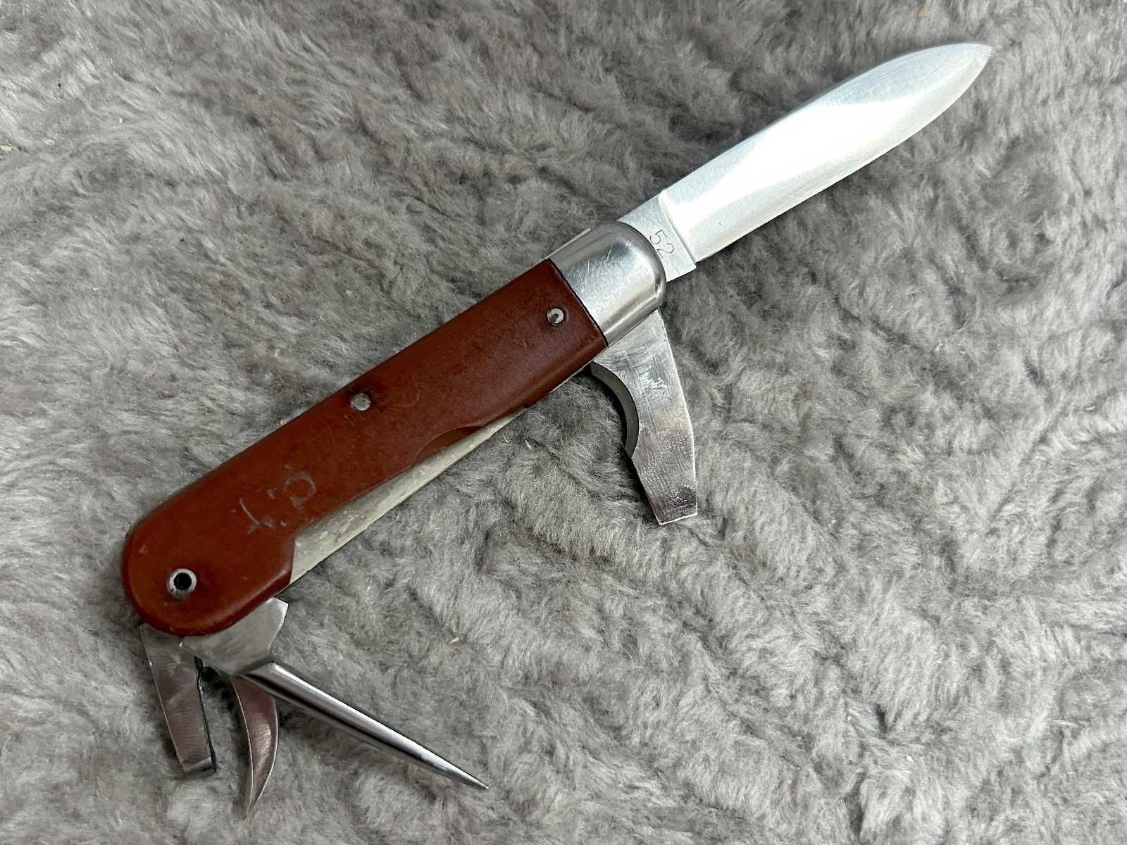 Kontraktowy scyzoryk szwajcarskiej armii - Wengerinox Model 1951