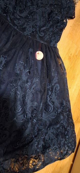 Piękna nowa sukienka koktajlowa marki Chi Chi London, model April.