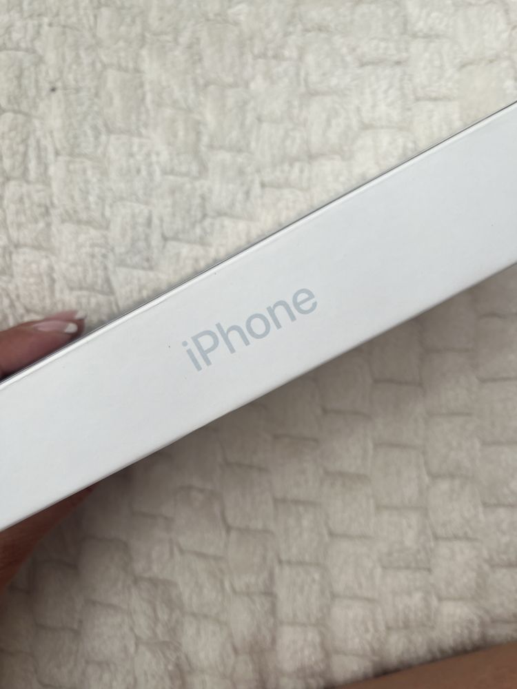 Pudelko od iPhone 15 plus