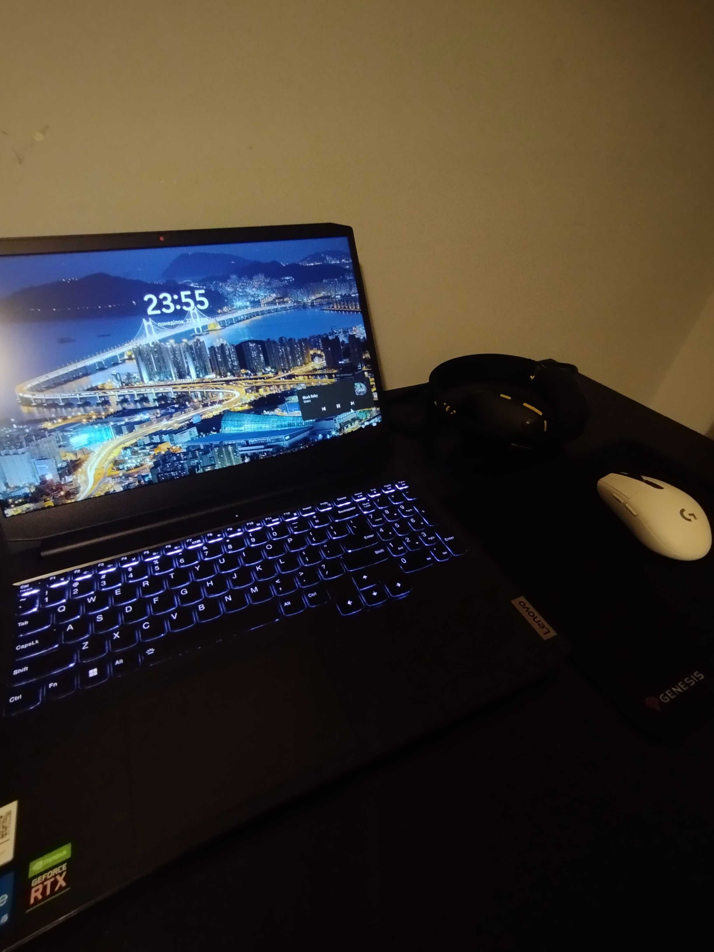 Laptop LENOVO IdeaPad Gaming 3 , słuchawki z myszką Logitech