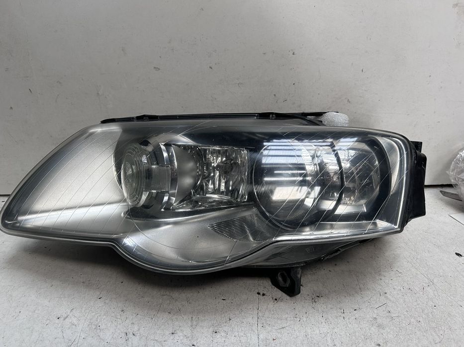 Reflektor lewy Volkswagen Passat B6 Xenon 3C0941751K