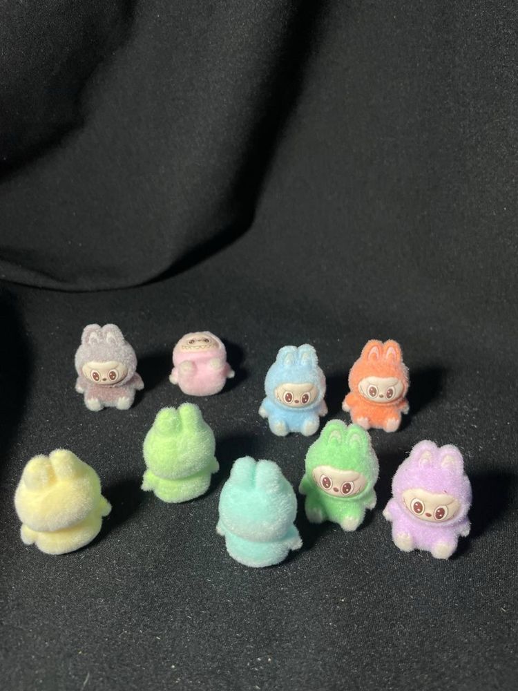 Zestaw 10 minifigurek Labubu – pastelowe, flokowane, przeurocze!