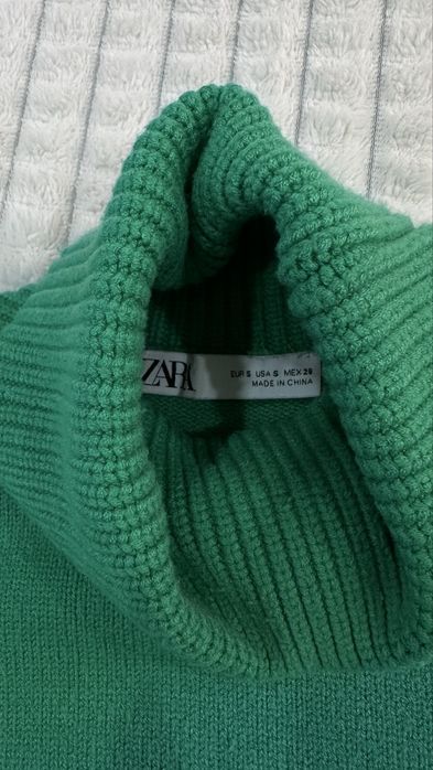 Светер Zara зеленого колтору