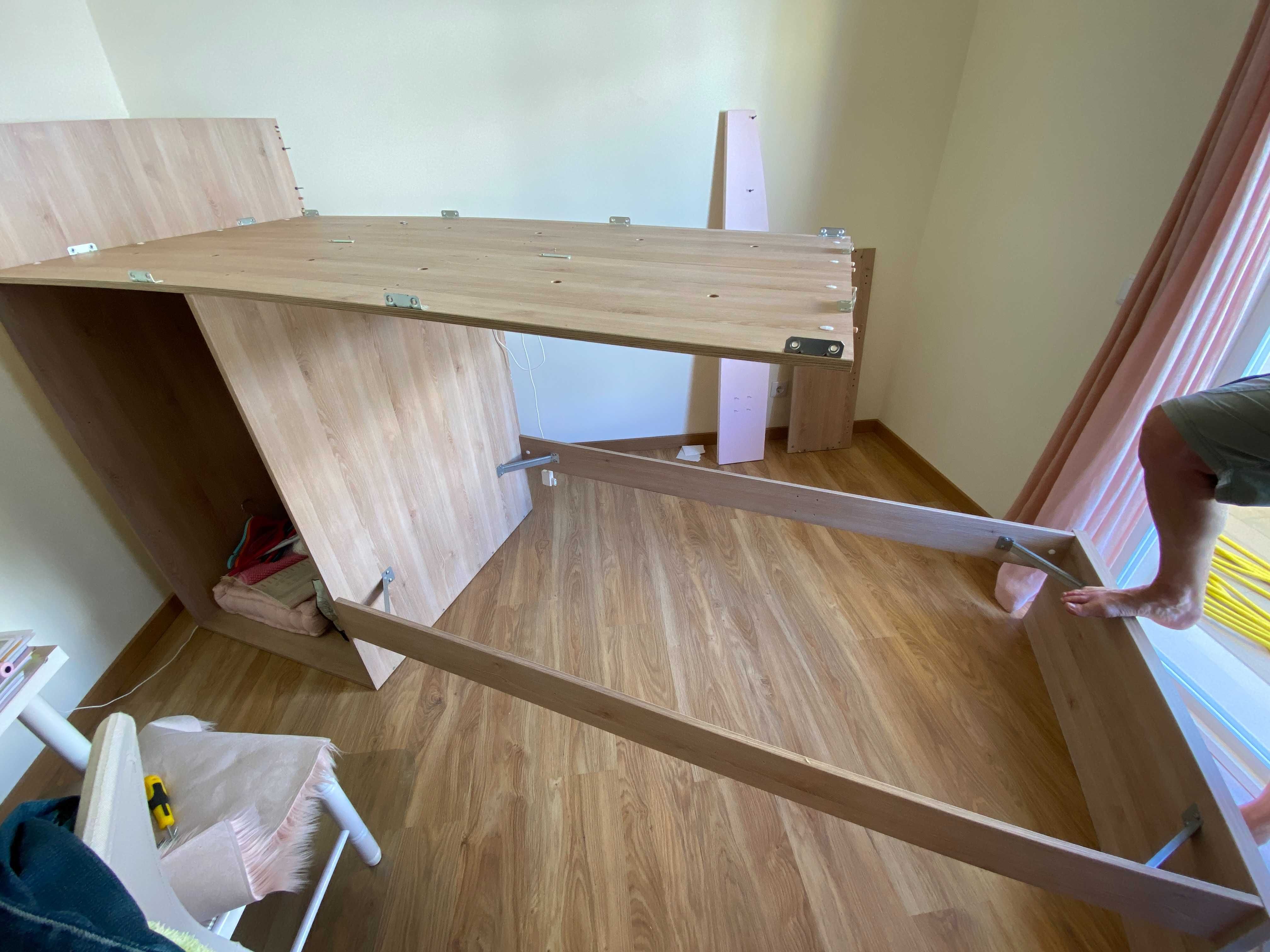 Beliche (2 camas, bunk bed) com gavetas e arrumação