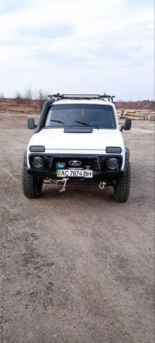 Продам автомобіль Ниву