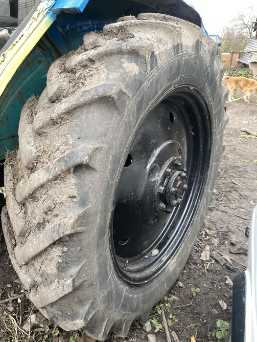 Трактор ЮМЗ 6 з плугом