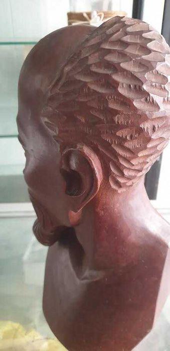 Escultura africana em madeira