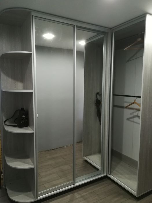 Шкаф купе угловой под заказ.