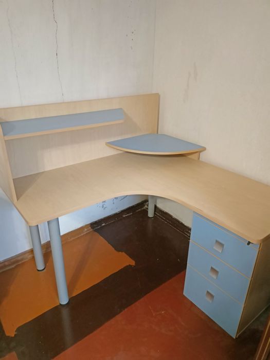 Продам письмовий стіл