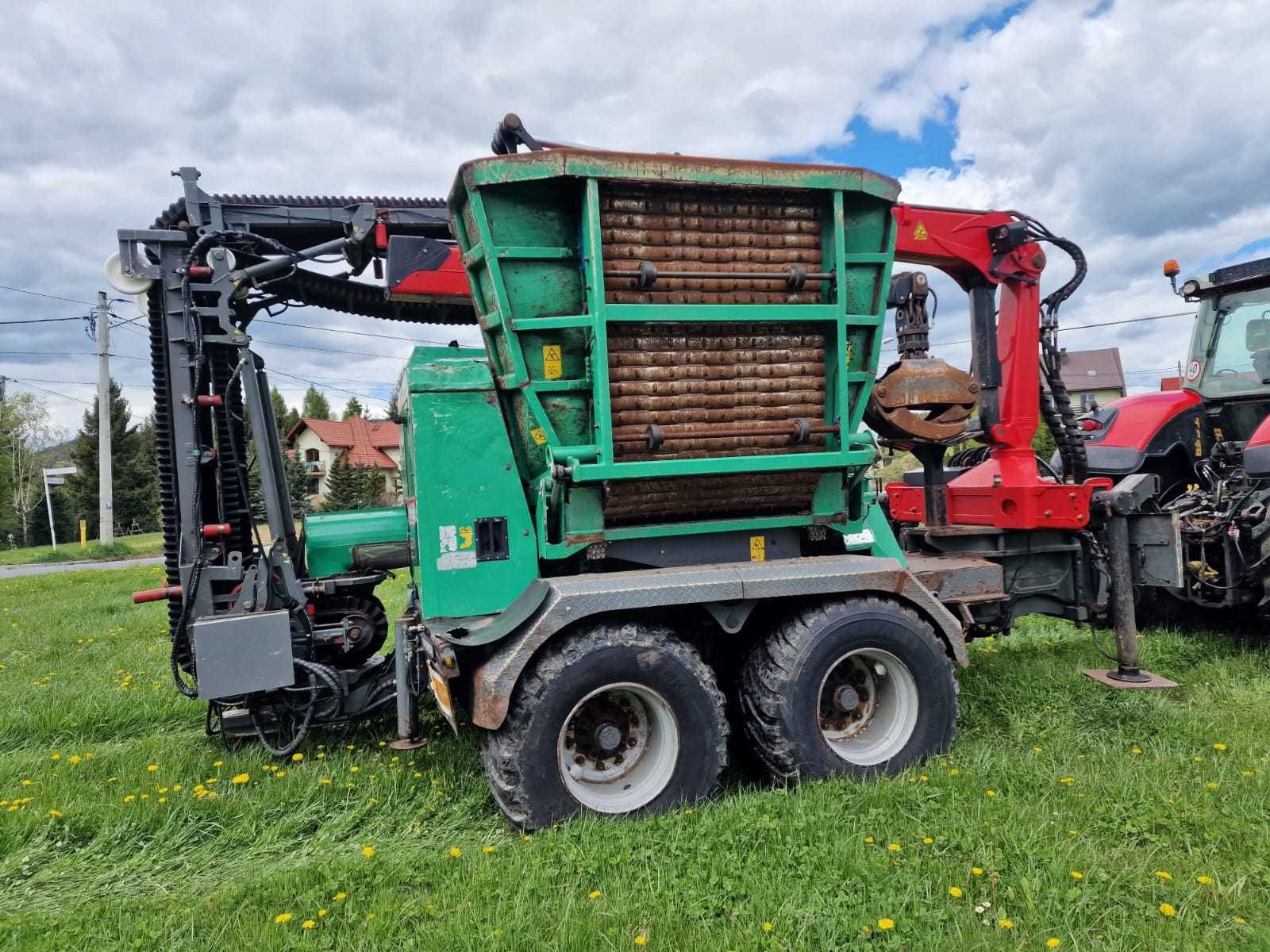 Rębak JENZ HEM 582 z ciągnikiem Massey Ferguson